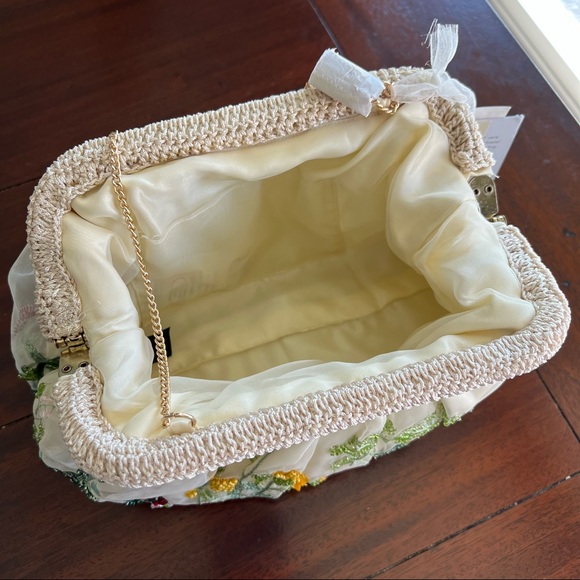 NWT VIRAL BEADED FLORAL CLUTCH - Picture 4 of 5